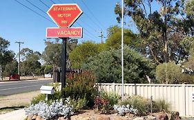 Statesman Motor Inn